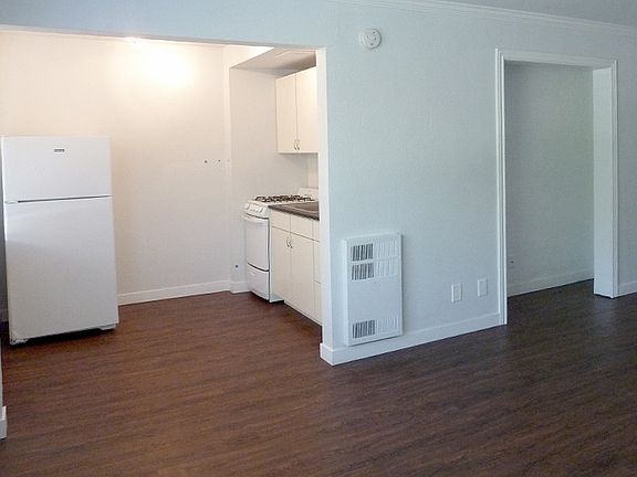 4th image of 1188 Bellaire St APT 4