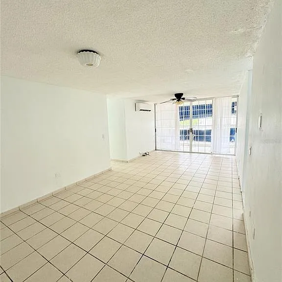 GARDEN HILLS PLAZA I Luis Vigoreaux Avenue #105 — Photo 2