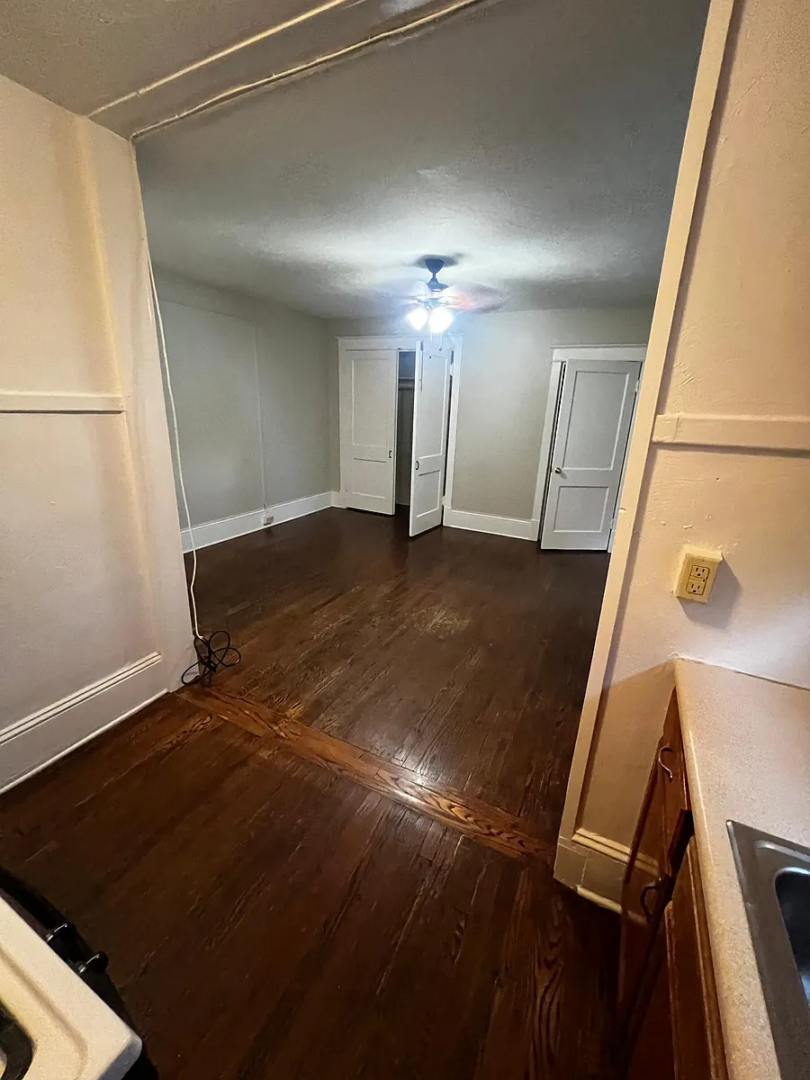 Photo 2 of 15 - 378 Elm Ave SW #9 - Roanoke, VA Building Photo - 378 Elm Ave SW #9