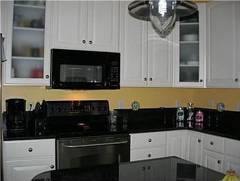 5th image of 628 Evergreen Cir