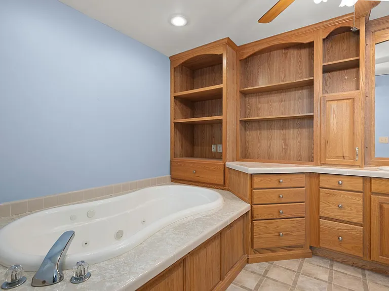 27723 Crozet Dr — Photo 16