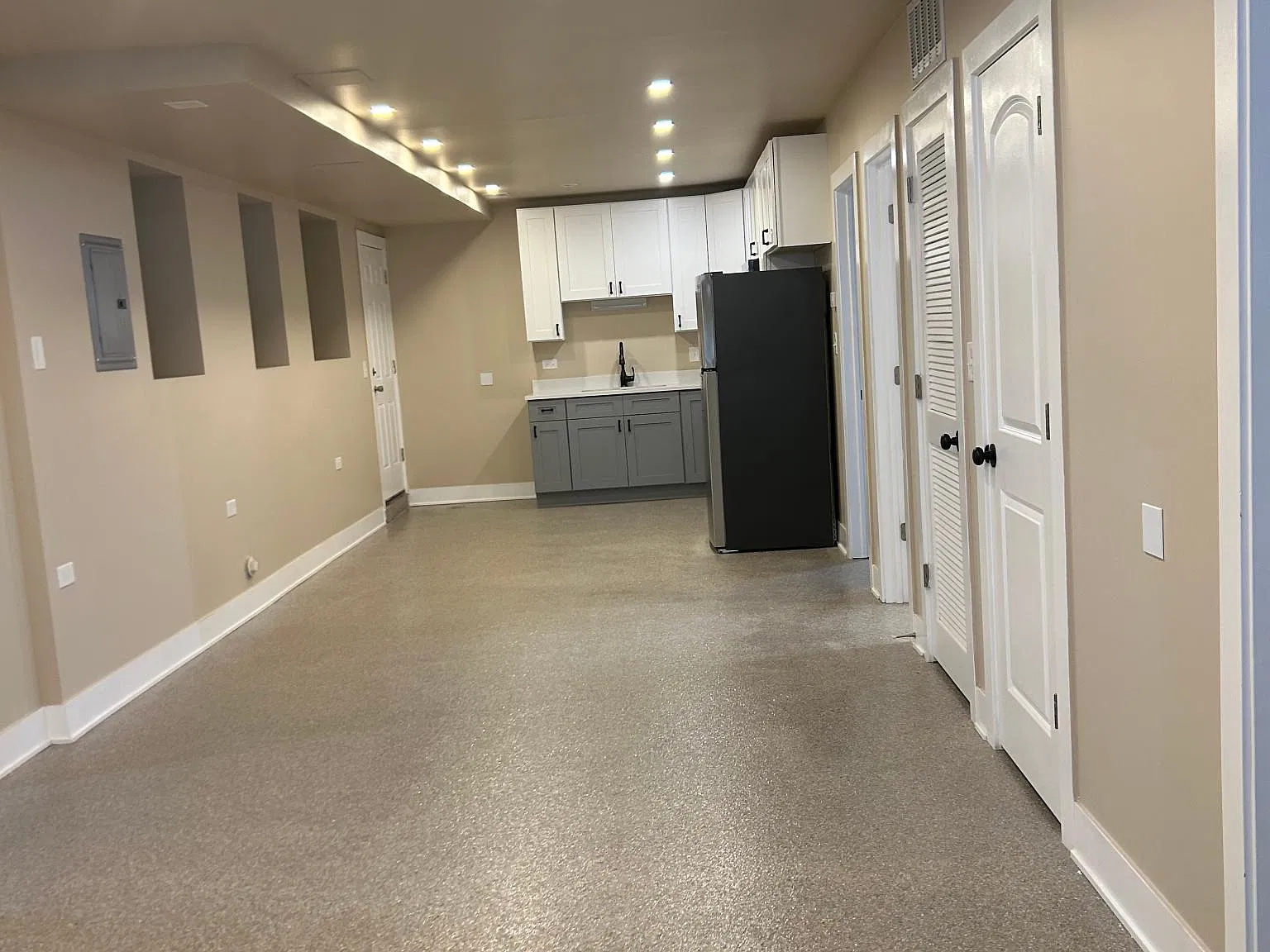 1434 W Marquette Rd — Photo 2