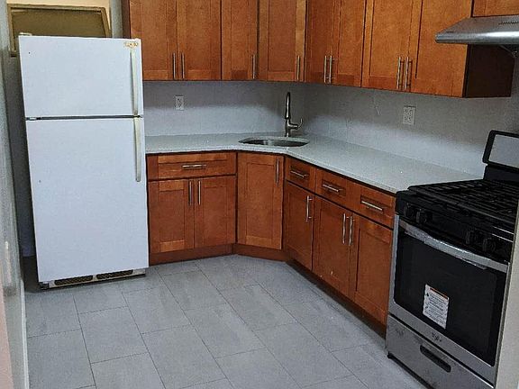 2nd image of 6139 168th St Floor 1