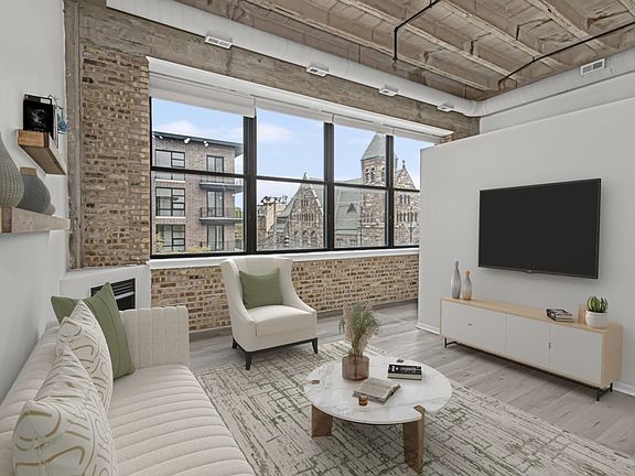 4th image of 1600 W Adams St #202