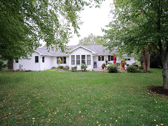 3rd image of 230 Pinnacle Dr