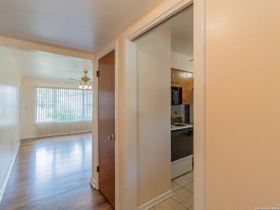 3rd image of 130 MILLWOOD LN