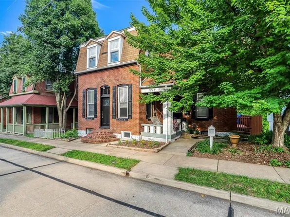 1216 N 5th St, Saint Charles, MO 63301