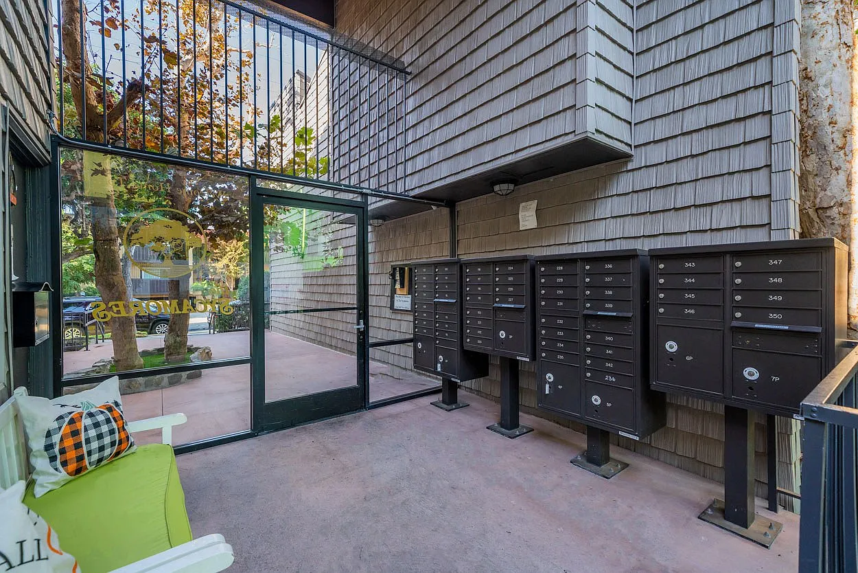 Universe at the Sycamores Apartments — Photo 4