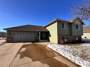 26109 Bluebird Ln, Saint Cloud, MN 56301