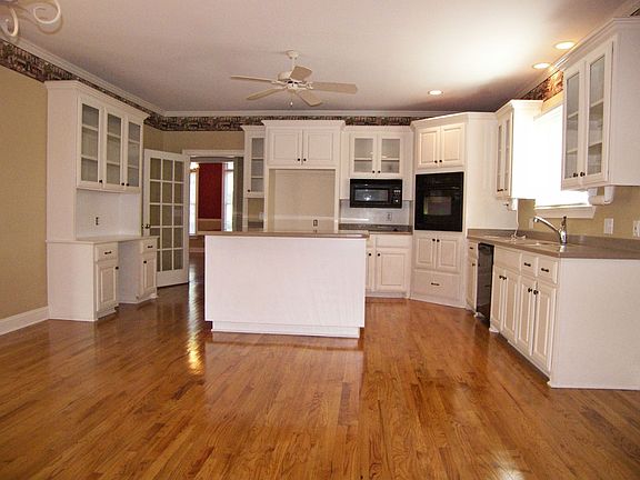 3rd image of 333 Aiken Hunt Cir