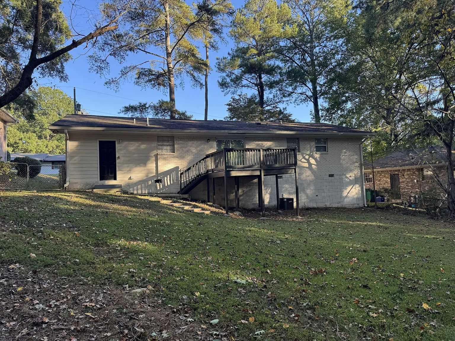 3 bed, 1392 sqft, $2,099 — Photo 2