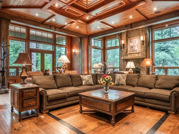 18 Alexander Ln, Mammoth Lakes, CA 93546