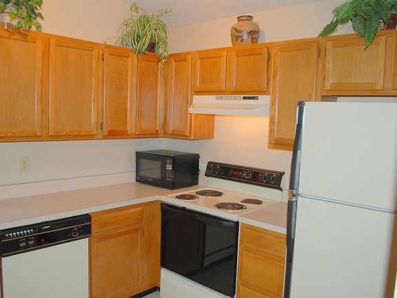 3rd image of 1136 N Nashville Cir