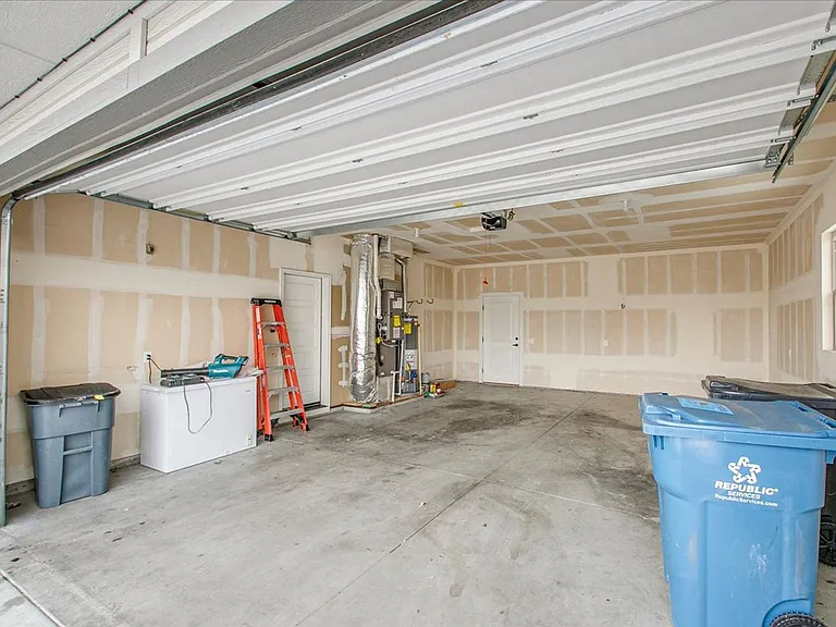 3313 Dewey St — Photo 29