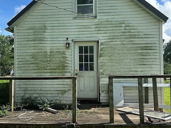 4th image of 420 Smith St