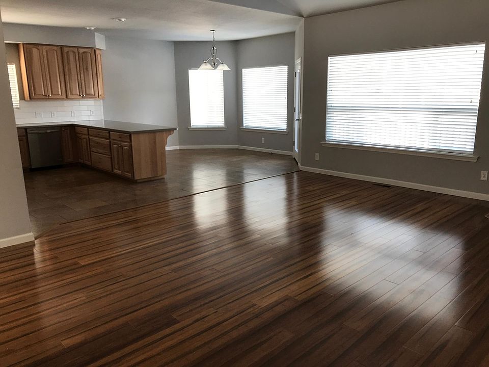 1st image of 965 Bollen Cir