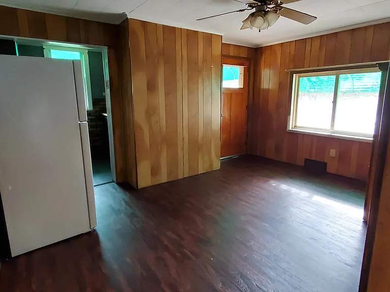 Dining/kitchen