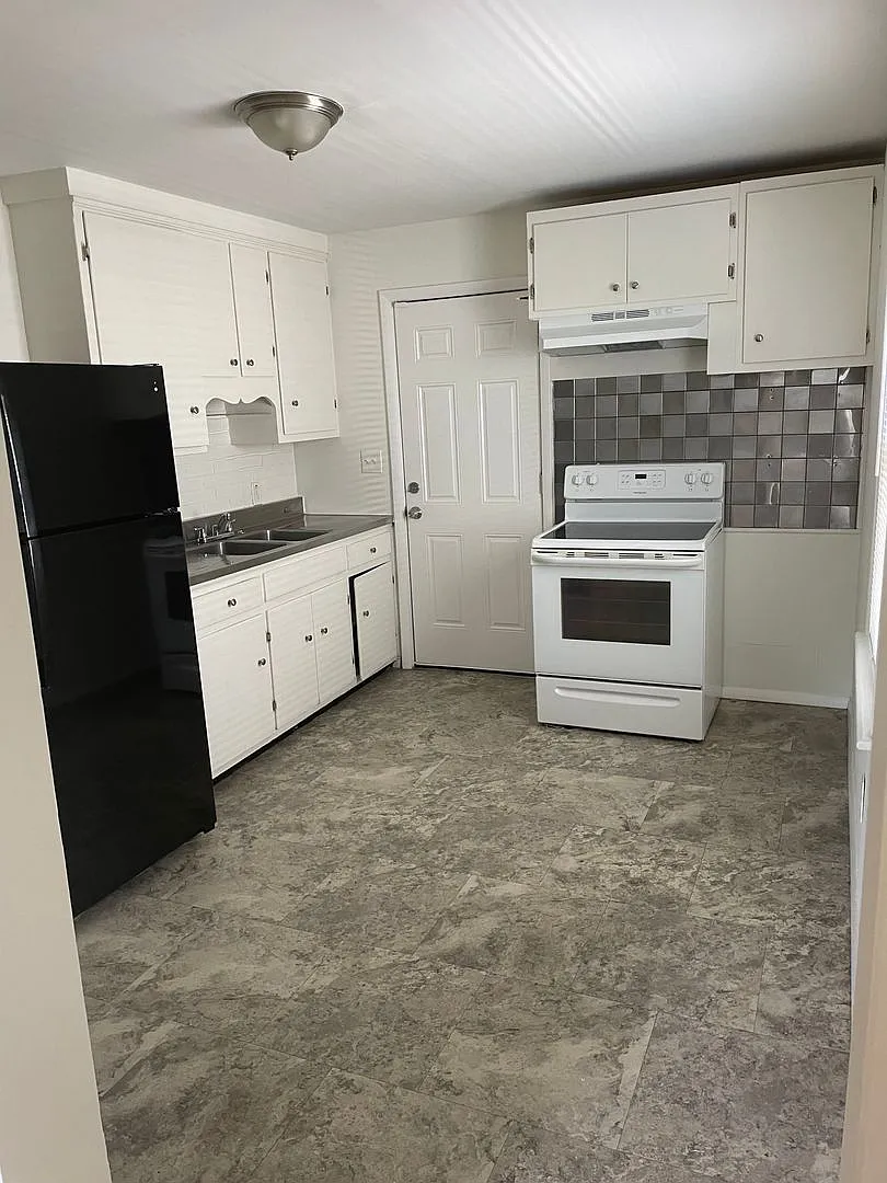 1902 Ashbrook Dr — Photo 4