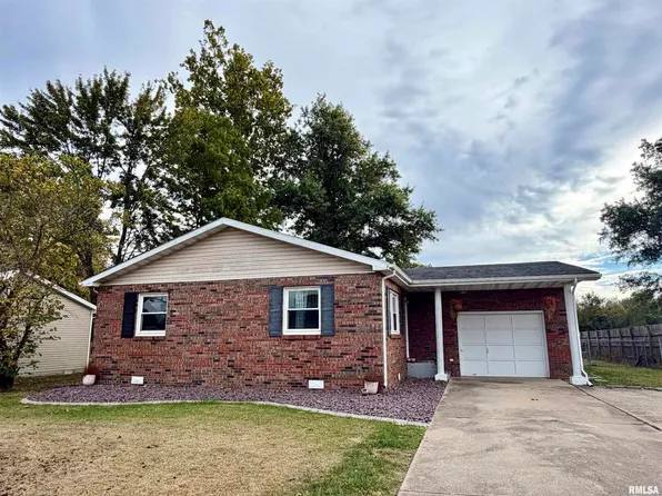 11 Edgebrook St, Centralia, IL 62801