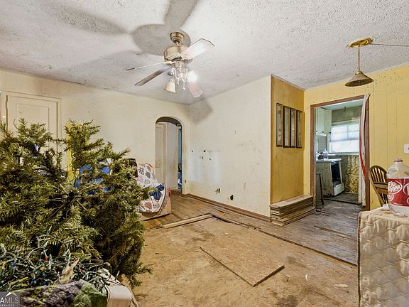 3rd image of 4661 Puckett St