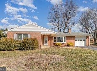 403 Kent Dr, Mechanicsburg, PA 17055