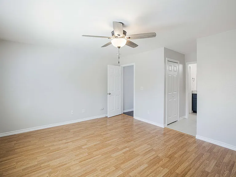 214 Lizzie St #B — Photo 7