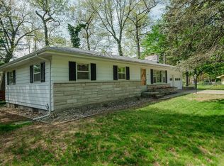 1247 Westlake Woods Dr, Springfield, MI 49037