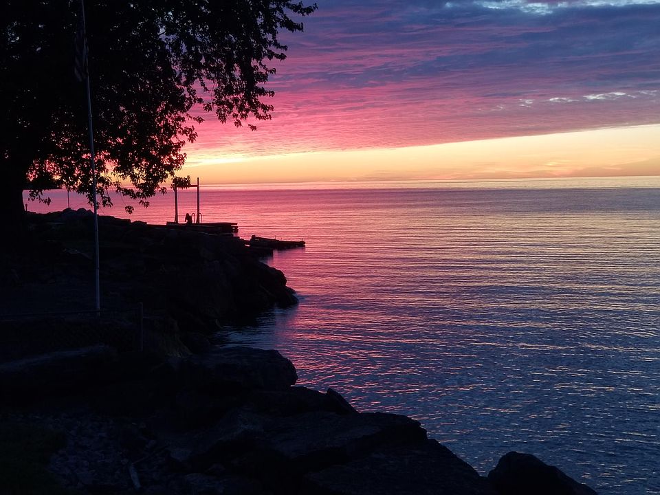 1st image of 210 Lake Shore Dr