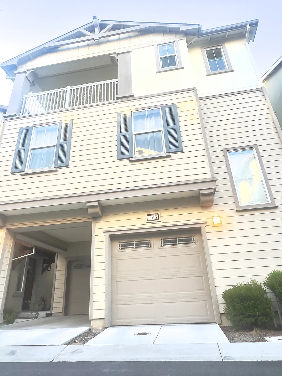 Building Photo - 9013 Wave Cove Way