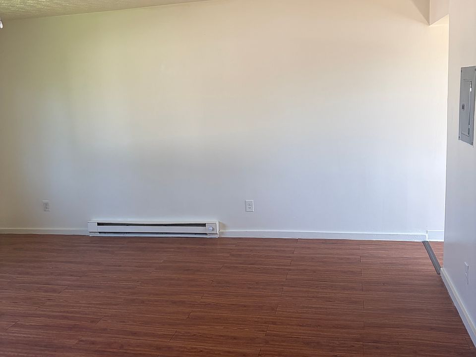 2nd image of 4760 Gray Rd APT 3