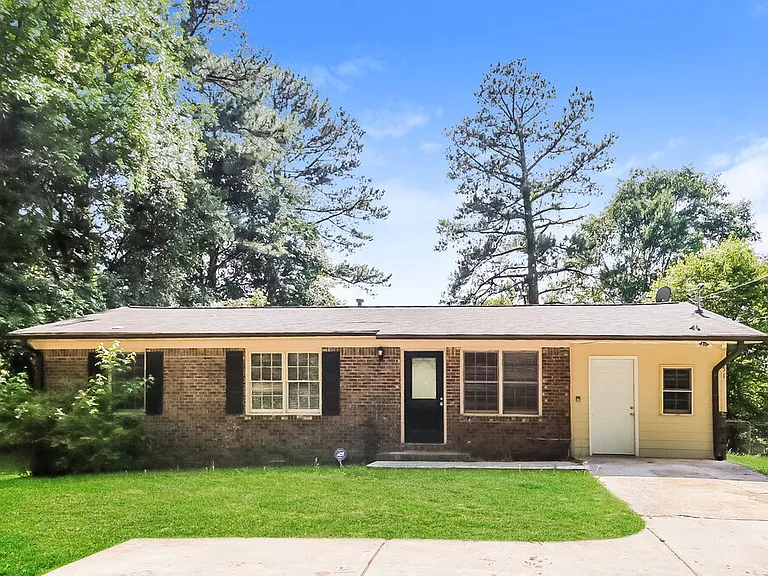851 Grayson Hwy — Photo 1