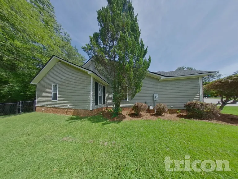 90 Chadford Rd — Photo 15