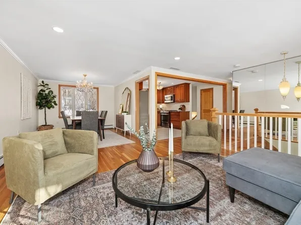 13 Westland Dr, Tewksbury, MA 01876