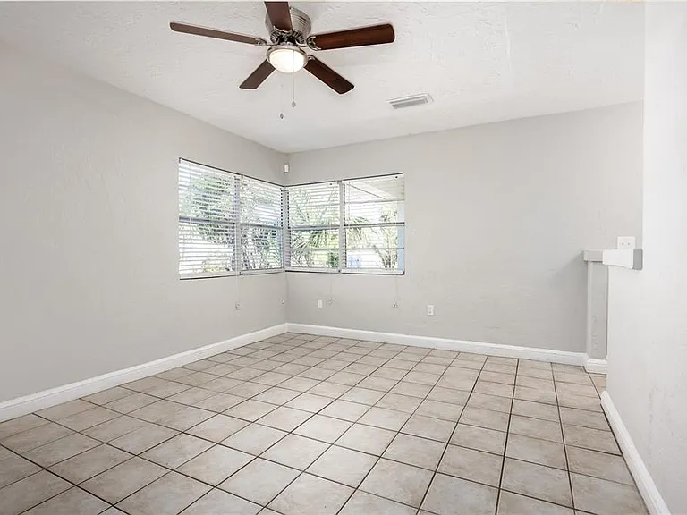 319 NW 16th Ave — Photo 4