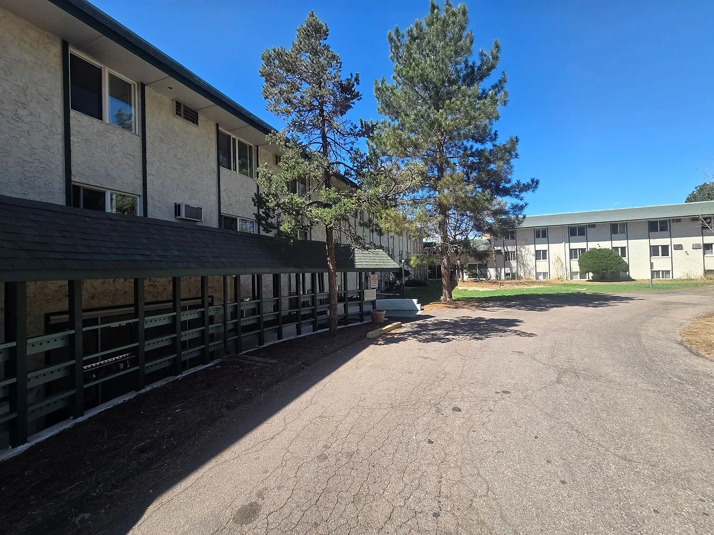 1 bed, 1.0 bath, $749 — Photo 1