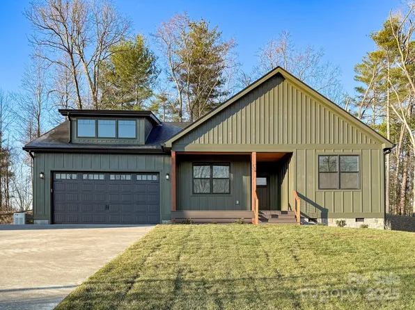 136 Byron Forest Ln, Horse Shoe, NC 28742