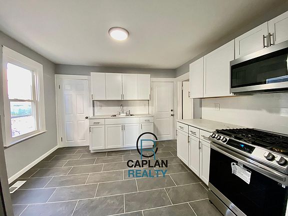 2nd image of 840 Congress Ave #4