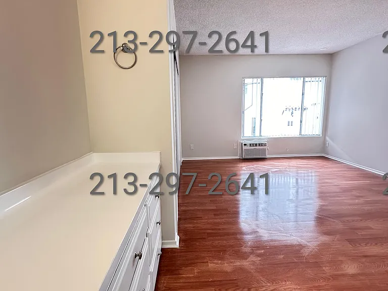 1154 N Gower St #20 — Photo 1