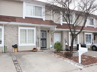 21 Heather Ct, Staten Island, NY 10303