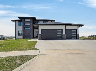 860 NW Frescott Cir, Waukee, IA 50263
