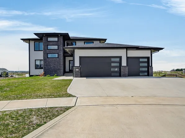 860 NW Frescott Cir, Waukee, IA 50263