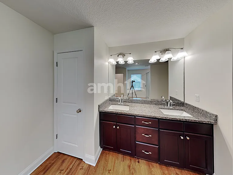 327 Cortez Dr — Photo 12