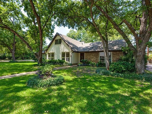 1st image of 2438 Kingsbridge Dr