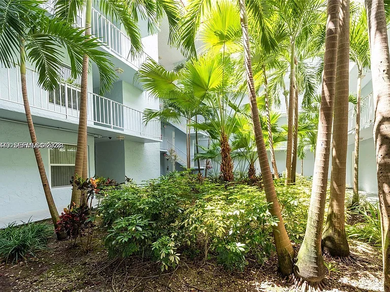 405 S Pine Island Rd #308D — Photo 2