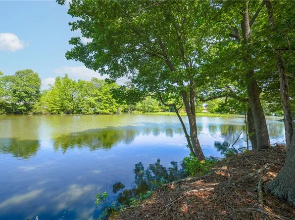 2035 Foxs Lair Trl, Norfolk, VA 23518