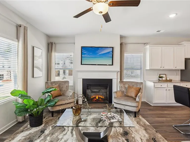 434 Lanier Cir — Photo 3