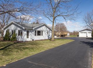 40220 Bloomfield Rd, Genoa City, WI 53128