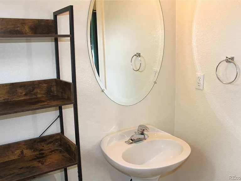 4915 Waldenwood Dr — Photo 12