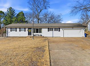239 E Skyline Dr, Ballwin, MO 63011