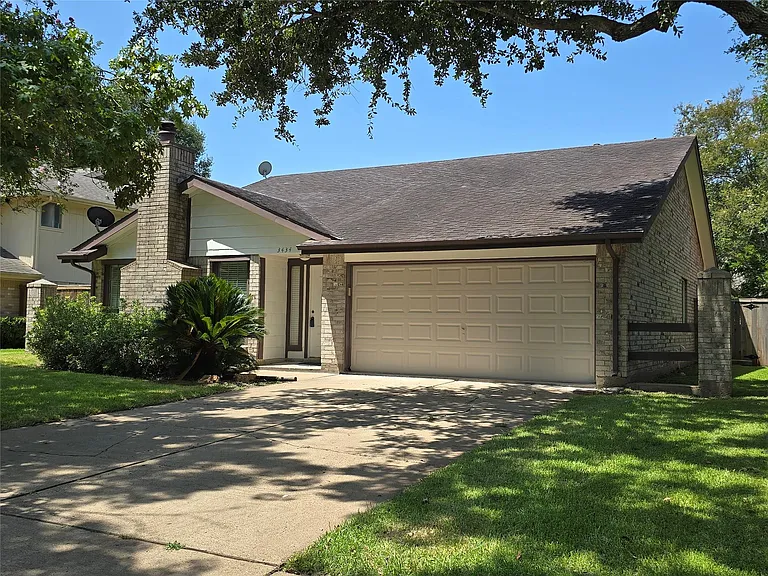 3434 Streamside Ln — Photo 2